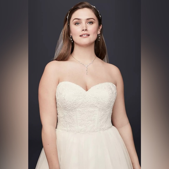David's Bridal 22W Strapless Wedding Dress with Lace Corset Bodice STYLE# WG3633 - Picture 2 of 15